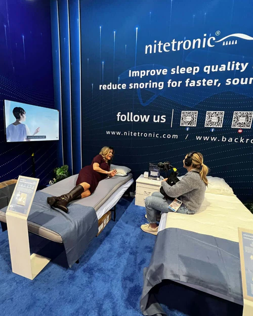 Nitetronic anti snoring pillow at CES 2024 - adjustable memory foam pillows live demonstration

